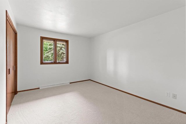 1511 N BRIARCLIFF DRIVE, Appleton, WI 54915