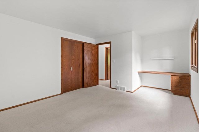 1511 N BRIARCLIFF DRIVE, Appleton, WI 54915
