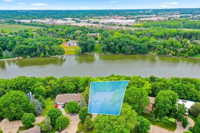 1511 N BRIARCLIFF DRIVE, Appleton, WI 54915