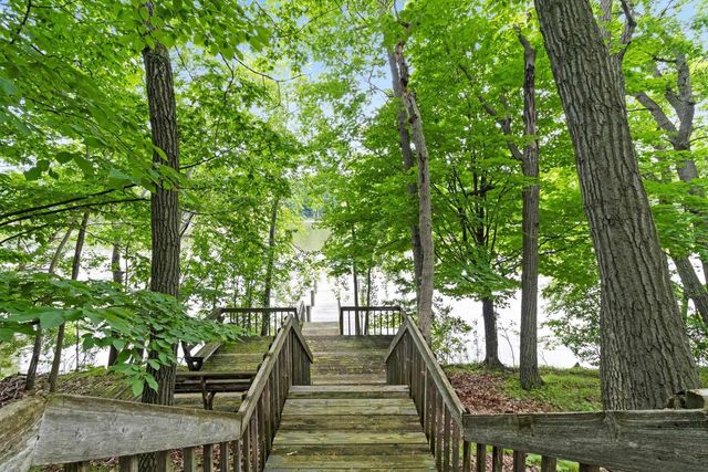 1511 N BRIARCLIFF DRIVE, Appleton, WI 54915