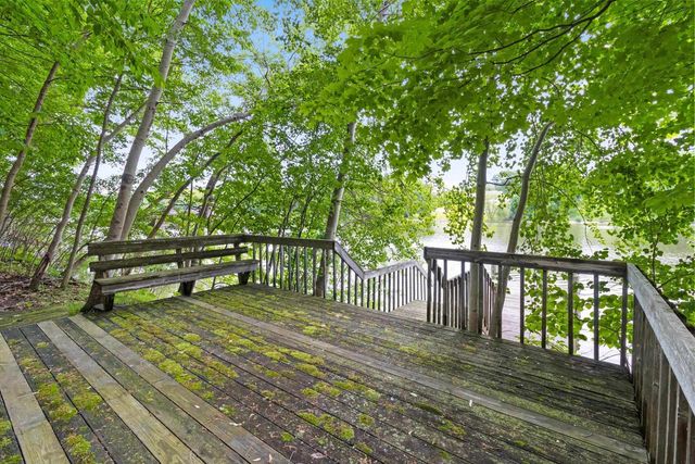 1511 N BRIARCLIFF DRIVE, Appleton, WI 54915