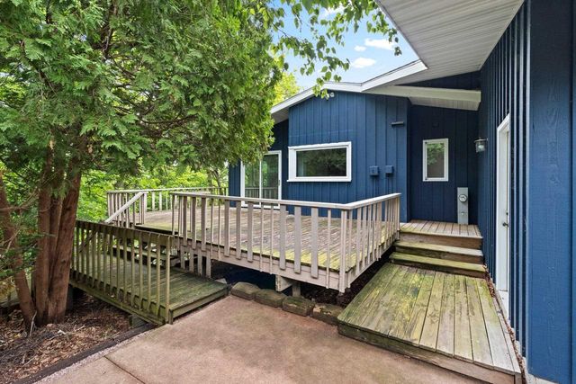 1511 N BRIARCLIFF DRIVE, Appleton, WI 54915