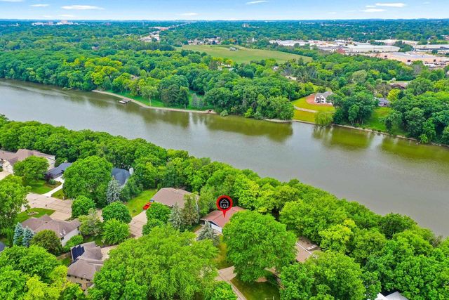 1511 N BRIARCLIFF DRIVE, Appleton, WI 54915