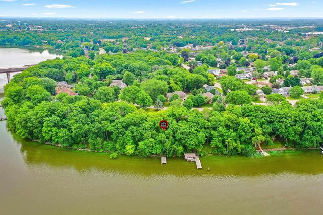 1511 N BRIARCLIFF DRIVE, Appleton, WI 54915