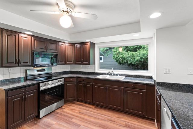 1511 N BRIARCLIFF DRIVE, Appleton, WI 54915