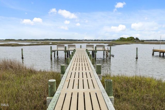 121 Fawn Creek Court, Cedar Point, NC 28584