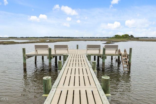 121 Fawn Creek Court, Cedar Point, NC 28584