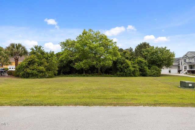 121 Fawn Creek Court, Cedar Point, NC 28584