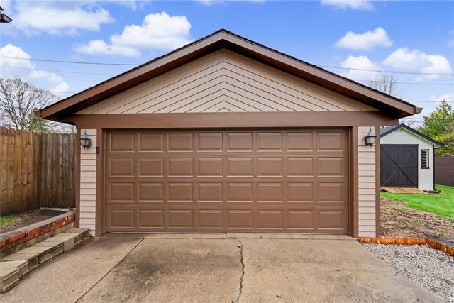 602 W Robinson Street, Knoxville, IA 50138