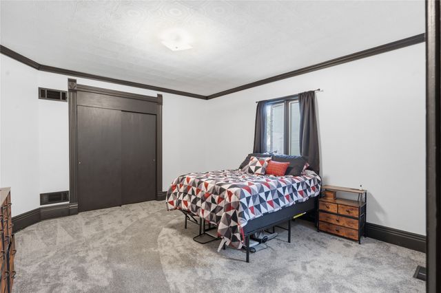 602 W Robinson Street, Knoxville, IA 50138