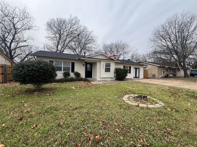 5929 Gayle Drive, Watauga, TX 76148