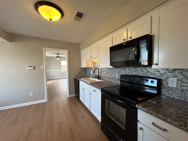 5929 Gayle Drive, Watauga, TX 76148