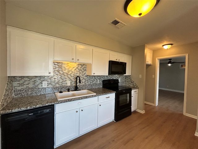 5929 Gayle Drive, Watauga, TX 76148