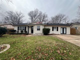 5929 Gayle Drive, Watauga, TX 76148