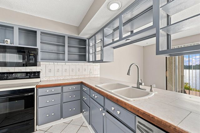 893 Cliffs Drive Unit: 107, Ypsilanti, MI 48198