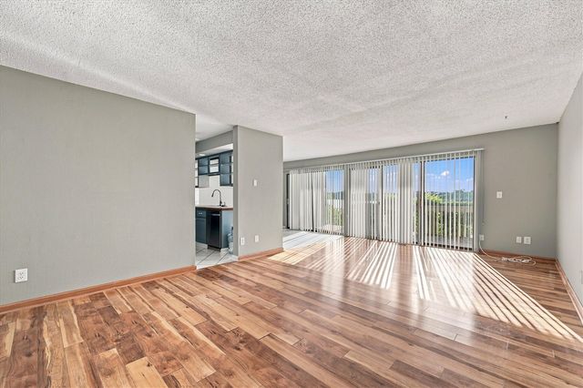 893 Cliffs Drive Unit: 107, Ypsilanti, MI 48198