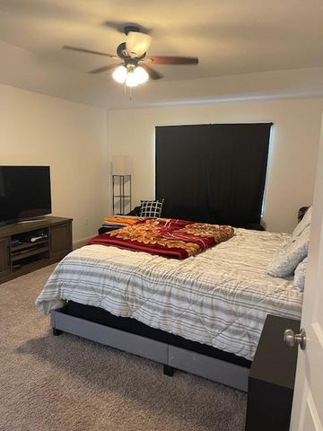 317 Colthorpe LN, Hutto, TX 78634