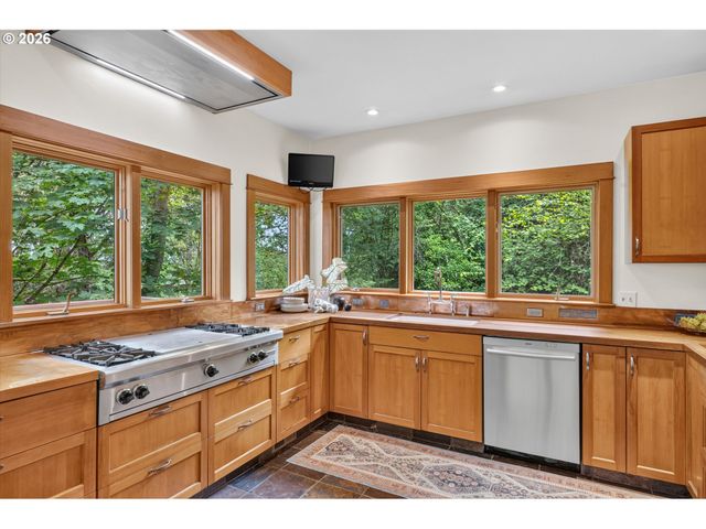 9505 Nw GERMANTOWN Rd, Portland, OR 97231