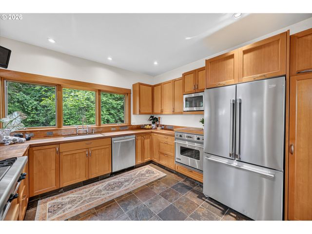 9505 Nw GERMANTOWN Rd, Portland, OR 97231