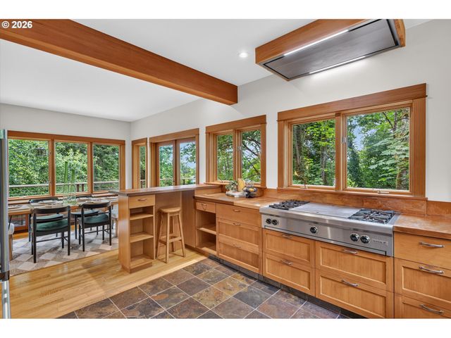 9505 Nw GERMANTOWN Rd, Portland, OR 97231