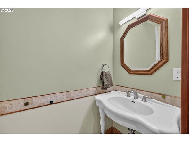9505 Nw GERMANTOWN Rd, Portland, OR 97231