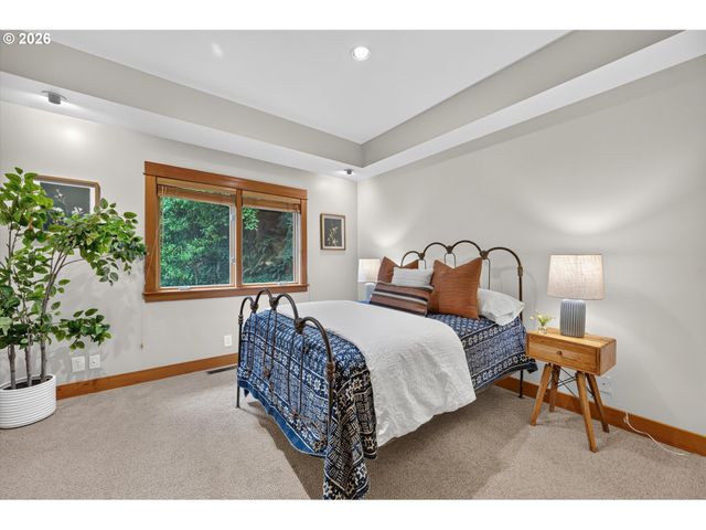 9505 Nw GERMANTOWN Rd, Portland, OR 97231