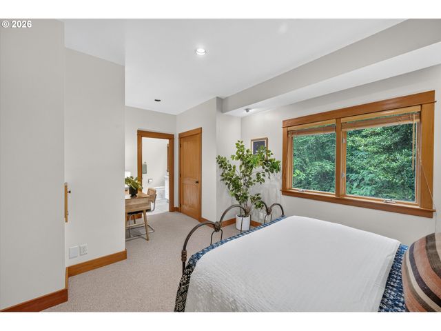 9505 Nw GERMANTOWN Rd, Portland, OR 97231