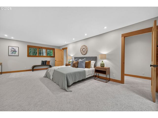 9505 Nw GERMANTOWN Rd, Portland, OR 97231