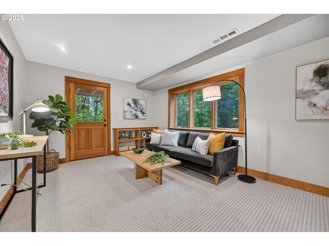 9505 Nw GERMANTOWN Rd, Portland, OR 97231