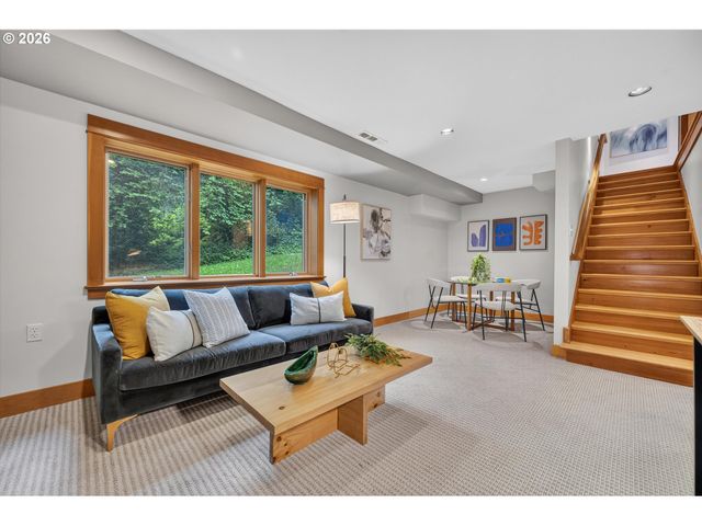 9505 Nw GERMANTOWN Rd, Portland, OR 97231