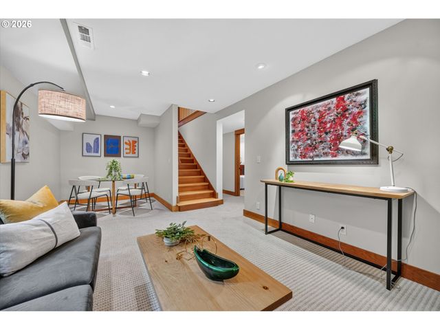 9505 Nw GERMANTOWN Rd, Portland, OR 97231