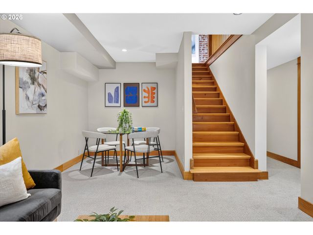 9505 Nw GERMANTOWN Rd, Portland, OR 97231