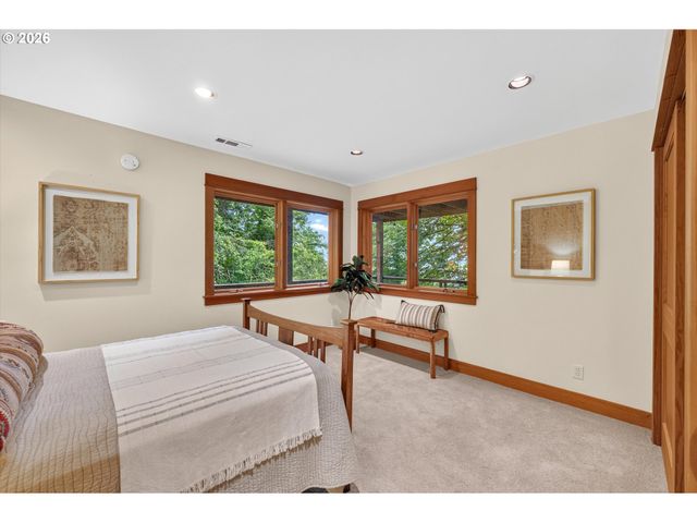 9505 Nw GERMANTOWN Rd, Portland, OR 97231