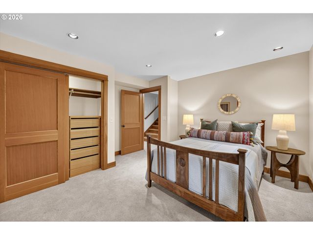 9505 Nw GERMANTOWN Rd, Portland, OR 97231