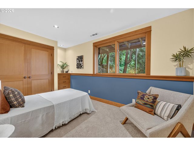 9505 Nw GERMANTOWN Rd, Portland, OR 97231