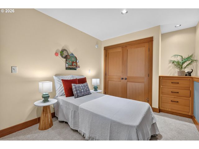 9505 Nw GERMANTOWN Rd, Portland, OR 97231