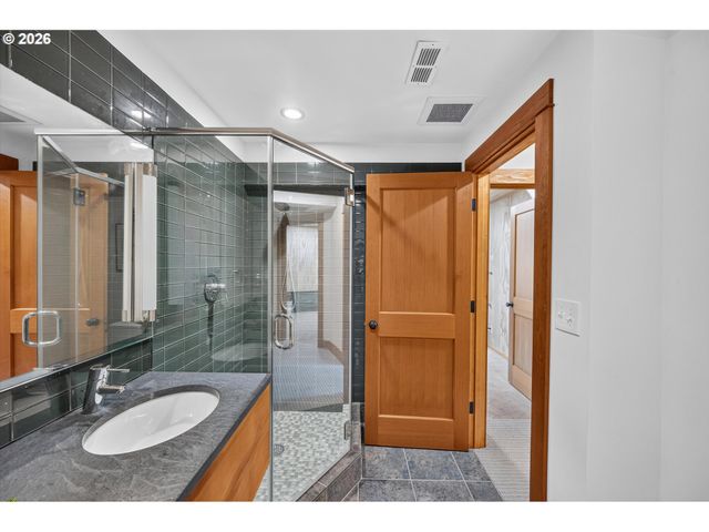 9505 Nw GERMANTOWN Rd, Portland, OR 97231