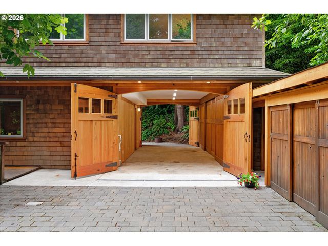 9505 Nw GERMANTOWN Rd, Portland, OR 97231