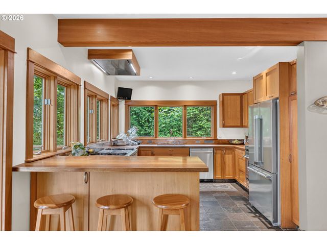 9505 Nw GERMANTOWN Rd, Portland, OR 97231