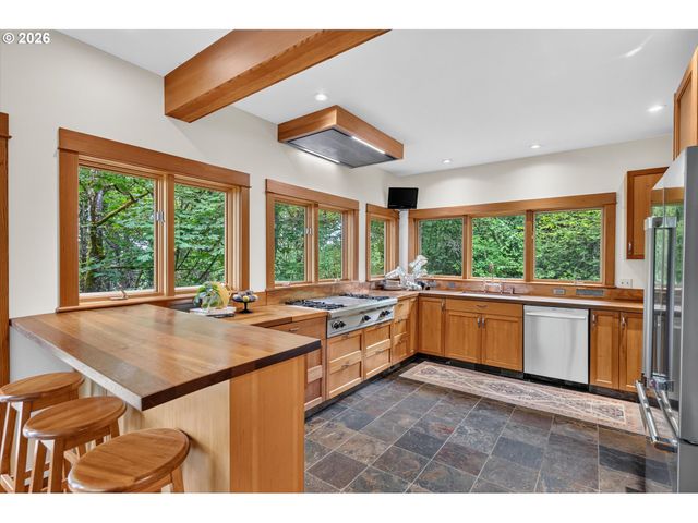 9505 Nw GERMANTOWN Rd, Portland, OR 97231
