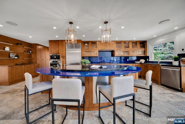 312 Saw Mill Lane, Wyckoff, NJ 07481