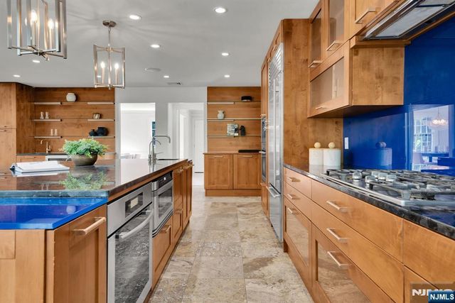 312 Saw Mill Lane, Wyckoff, NJ 07481