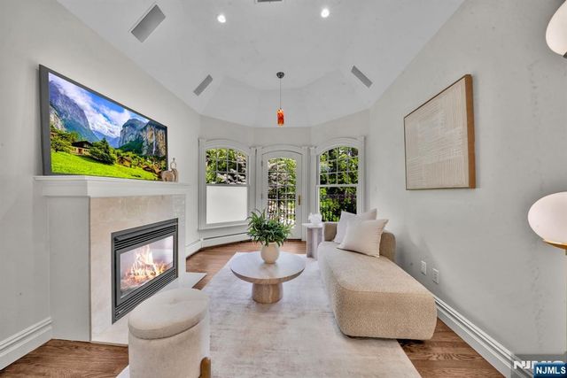 312 Saw Mill Lane, Wyckoff, NJ 07481