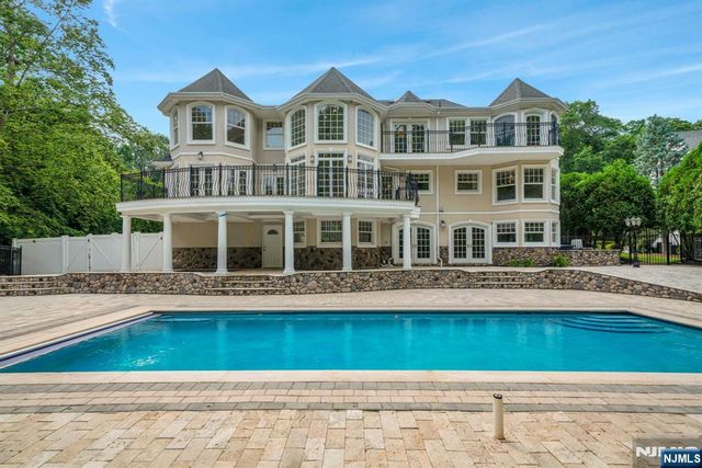 312 Saw Mill Lane, Wyckoff, NJ 07481