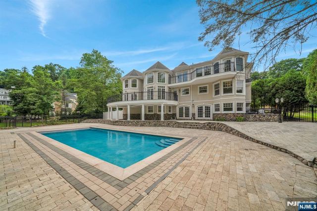 312 Saw Mill Lane, Wyckoff, NJ 07481