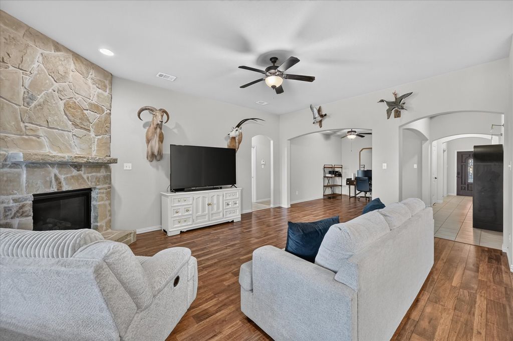 1309 Mesa Crest Drive, Fort Worth, TX 76052 — photo 4