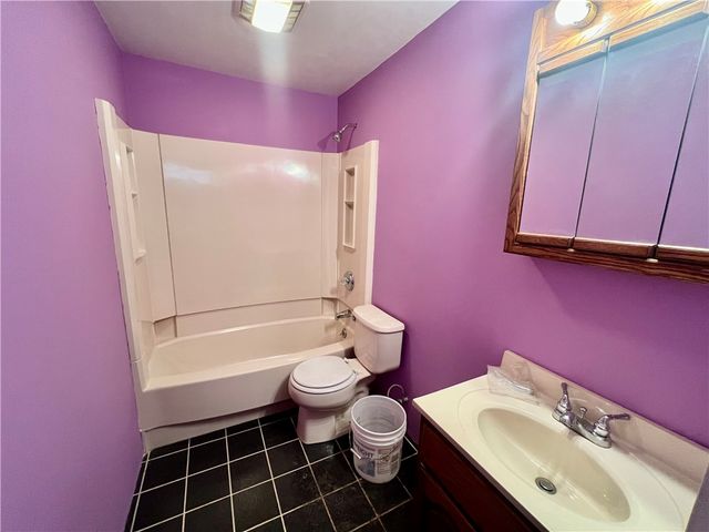 402 W Poplar Street, Grove City Boro, PA 16127