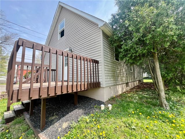 402 W Poplar Street, Grove City Boro, PA 16127