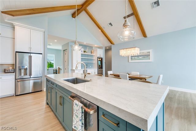 2651 Coconut DR, Sanibel, FL 33957