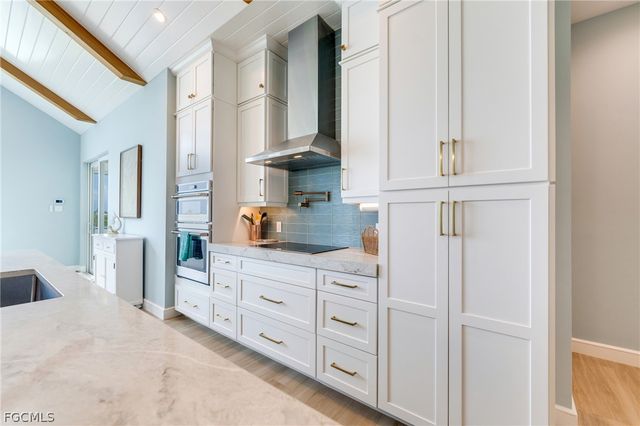 2651 Coconut DR, Sanibel, FL 33957